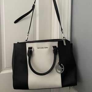 Michael Kors~Black/White Shoulder/Hand Bag